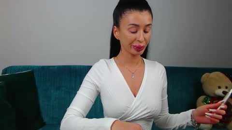 Im Sara I am happy to be here  online show from January 2026 05:59:01 PM