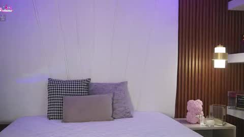  Sara Jones  online show from March 2026 07:16:02 PM