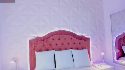 sara laurent  online show from January 2026 11:58:01 AM