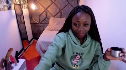 Snapshot of sara_naugty chatting on November 2025 02:39:02 PM S A R A online show from November 2025 02:39:02 PM