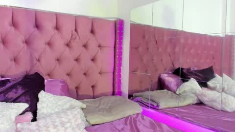 sara_ramirez0 online show from September 2025 12:00:02 AM