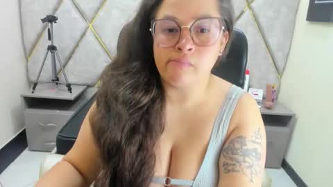 Snapshot of sara_thonson_ chatting on May 2026 03:48:01 AM sara_thonson_ online show from May 2026 03:48:01 AM