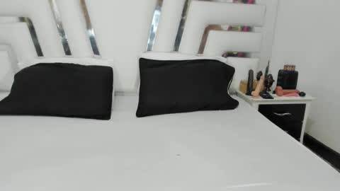 Sara online show from November 2025 11:29:01 PM