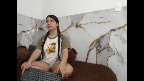 sara and thomas online show from November 2025 09:37:01 PM