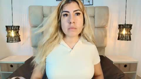 Snapshot of sarablonde_t chatting on June 2026 08:41:02 PM sarablonde_t online show from June 2026 08:41:02 PM