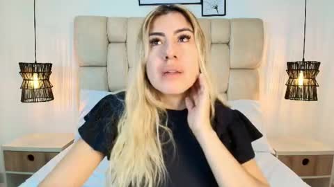 Snapshot of sarablonde_t chatting on June 2026 05:30:02 PM sarablonde_t online show from June 2026 05:30:02 PM