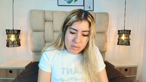 Snapshot of sarablonde_t chatting on June 2026 02:50:02 PM sarablonde_t online show from June 2026 02:50:02 PM