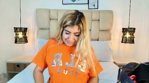 Snapshot of sarablonde_t chatting on July 2026 04:40:01 PM sarablonde_t online show from July 2026 04:40:01 PM