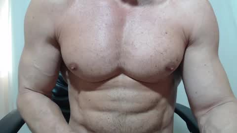 saradorj92 online show from April 2026 05:05:02 PM