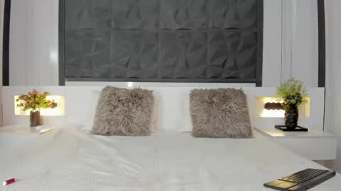  Sara Gomez  online show from November 2025 01:54:02 PM