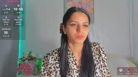Snapshot of sarah_blake_ chatting on June 2026 08:39:02 AM Sara online show from June 2026 08:39:02 AM