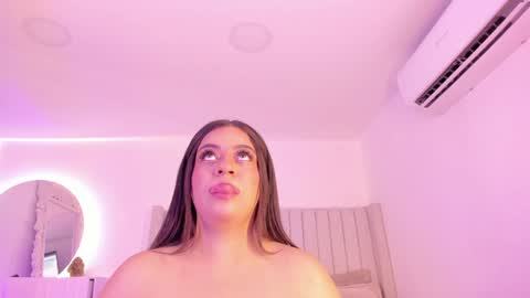 Snapshot of sarah_bonneth chatting on February 2025 11:19:02 AM Sarah Bonneth online show from February 2025 11:19:02 AM