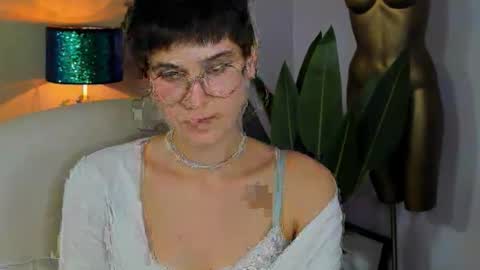 Snapshot of sarah_desire01 chatting on October 2025 02:46:02 PM Sarah online show from October 2025 02:46:02 PM