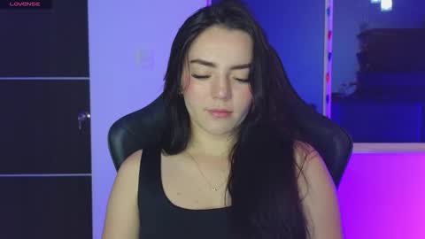 Snapshot of sarah_swtt chatting on October 2025 03:05:02 AM - next broadcast 28 nov  7 pm Col online show from October 2025 03:05:02 AM