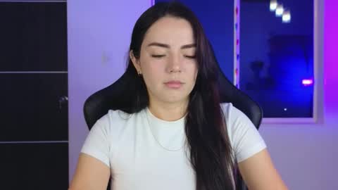 Snapshot of sarah_swtt chatting on October 2025 03:17:01 AM - next broadcast 28 nov  7 pm Col online show from October 2025 03:17:01 AM