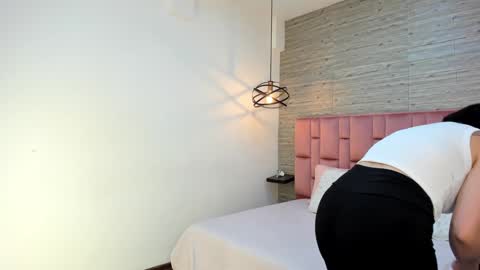 Sarah Deyvis online show from January 2025 02:44:01 PM