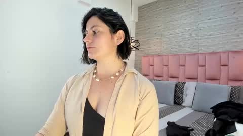 Sarah Deyvis online show from February 2025 02:04:01 PM