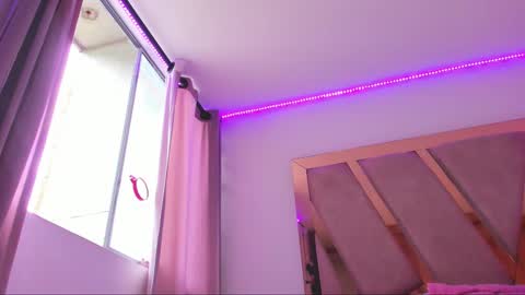 sarahhensoon online show from February 2026 02:12:02 PM