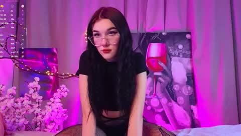 Sarah  online show from November 2025 09:25:02 PM