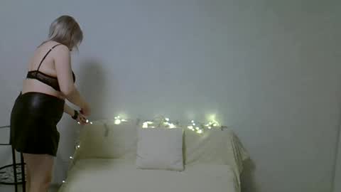 sarahphelps online show from November 2025 05:17:01 PM