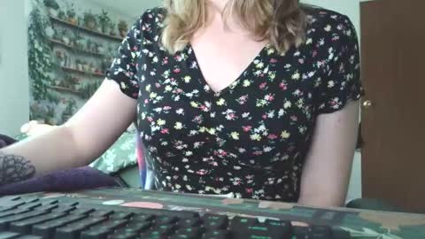 Snapshot of sarahpmummy chatting on May 2026 08:50:02 PM Sarah online show from May 2026 08:50:02 PM