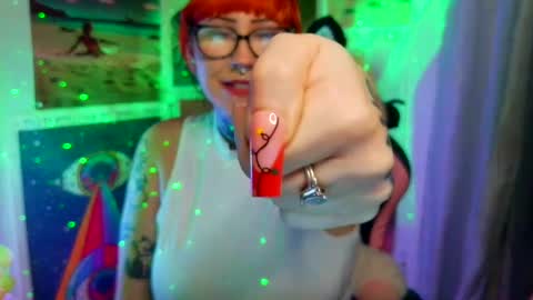 Snapshot of saraht666 chatting on November 2025 07:07:01 AM Sarah T online show from November 2025 07:07:01 AM