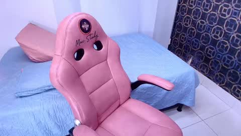Snapshot of sarak_ chatting on January 2025 11:53:02 AM Sara online show from January 2025 11:53:02 AM