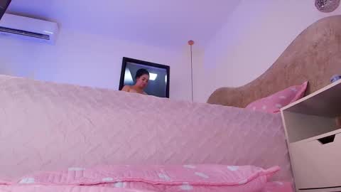 Sara  online show from November 2025 12:05:01 PM