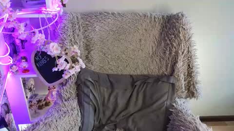 Sara online show from September 2025 02:33:01 AM