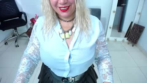 Snapshot of saralovens chatting on October 2025 01:12:02 PM Saraloves online show from October 2025 01:12:02 PM