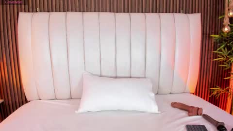 Sara   online show from February 2026 11:05:02 PM