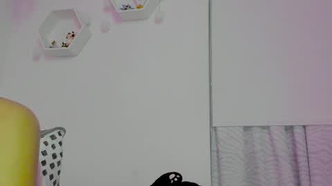 Saray  online show from December 2025 11:24:01 PM