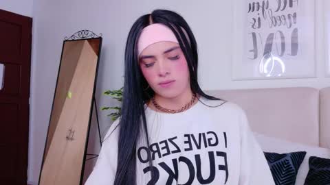 Sara online show from October 2025 09:06:01 PM