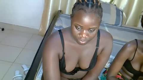 Snapshot of sasha_mollie chatting on October 2025 07:25:02 PM Sasha online show from October 2025 07:25:02 PM