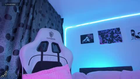    im expecting 300 thumbs up on my altar online show from December 2025 11:02:01 PM