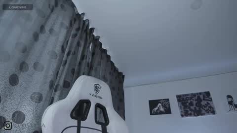    im expecting 300 thumbs up on my altar online show from December 2025 09:43:02 PM