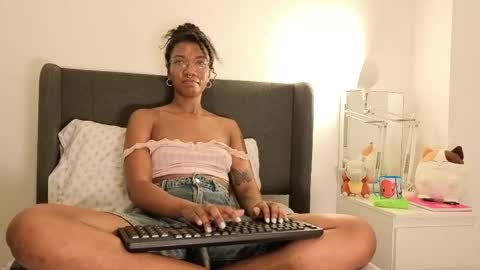 Snapshot of saturno_vibes chatting on June 2026 02:33:01 PM saturno_vibes online show from June 2026 02:33:01 PM