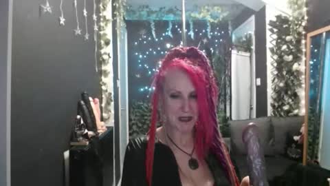 SaucySky online show from November 2025 08:45:01 PM