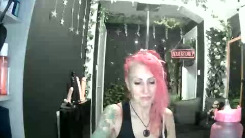Snapshot of saucysky chatting on April 2026 11:06:01 PM SaucySky online show from April 2026 11:06:01 PM
