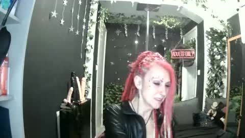 Snapshot of saucysky chatting on April 2026 07:27:01 PM SaucySky online show from April 2026 07:27:01 PM