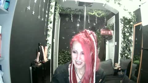Snapshot of saucysky chatting on May 2026 07:54:02 PM SaucySky online show from May 2026 07:54:02 PM