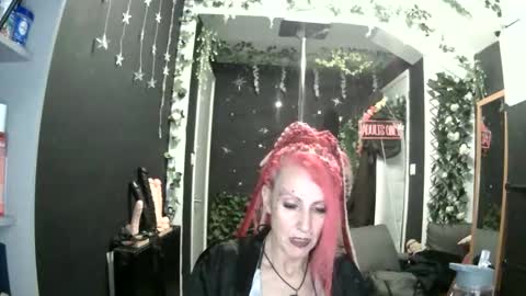 Snapshot of saucysky chatting on May 2026 08:18:01 PM SaucySky online show from May 2026 08:18:01 PM