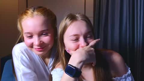 Snapshot of sav_anna chatting on January 2025 06:56:01 PM LUNA and ANNA    online show from January 2025 06:56:01 PM