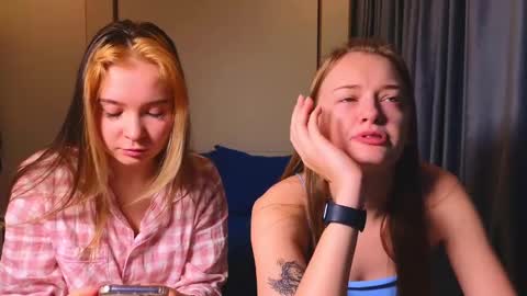 Snapshot of sav_anna chatting on January 2025 05:37:02 PM LUNA and ANNA    online show from January 2025 05:37:02 PM