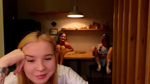 Snapshot of sav_anna chatting on February 2025 05:16:01 PM LUNA and ANNA    online show from February 2025 05:16:01 PM