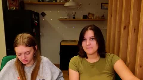 Snapshot of sav_anna chatting on October 2025 03:12:02 PM LUNA and ANNA    online show from October 2025 03:12:02 PM