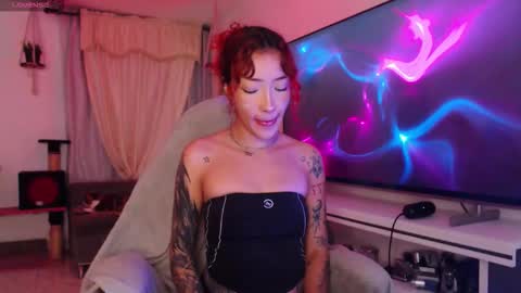 Snapshot of savanna_wallace chatting on October 2025 04:09:01 AM Savannaredhair 33 Angelebony33 online show from October 2025 04:09:01 AM