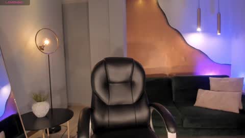 S a v a n n a h  online show from March 2025 03:18:02 PM