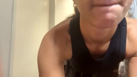 Snapshot of savannahtakethisbanana chatting on November 2025 12:32:01 AM savannahtakethisbanana online show from November 2025 12:32:01 AM