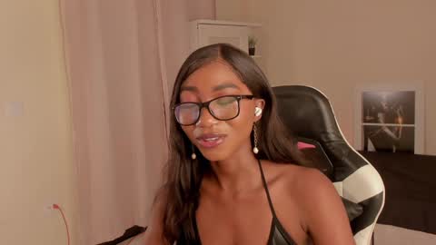 Savannahwildee online show from December 2024 07:43:02 PM